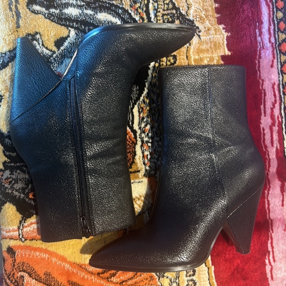 NWOT- worn once Black Matt&Nat ankle boots size 38. - Picture 4 of 7